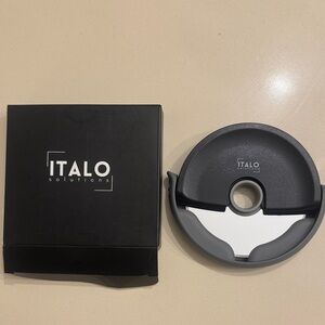 Italo Solutions Black and White pizza cutter